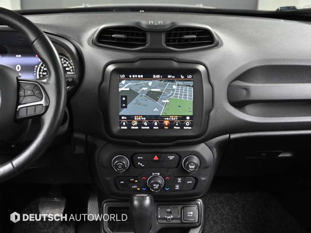 Jeep Renegade — photo 14