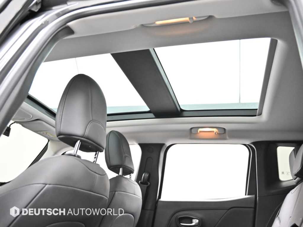 Jeep Renegade — photo 18