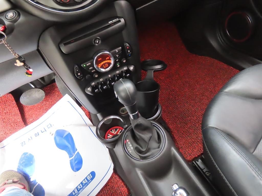 Mini Cooper — photo 11