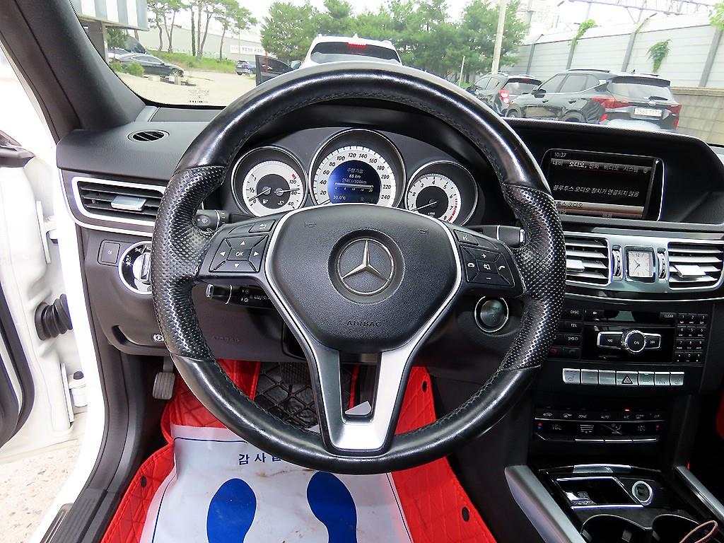 Mercedes-Benz E-Class — photo 08