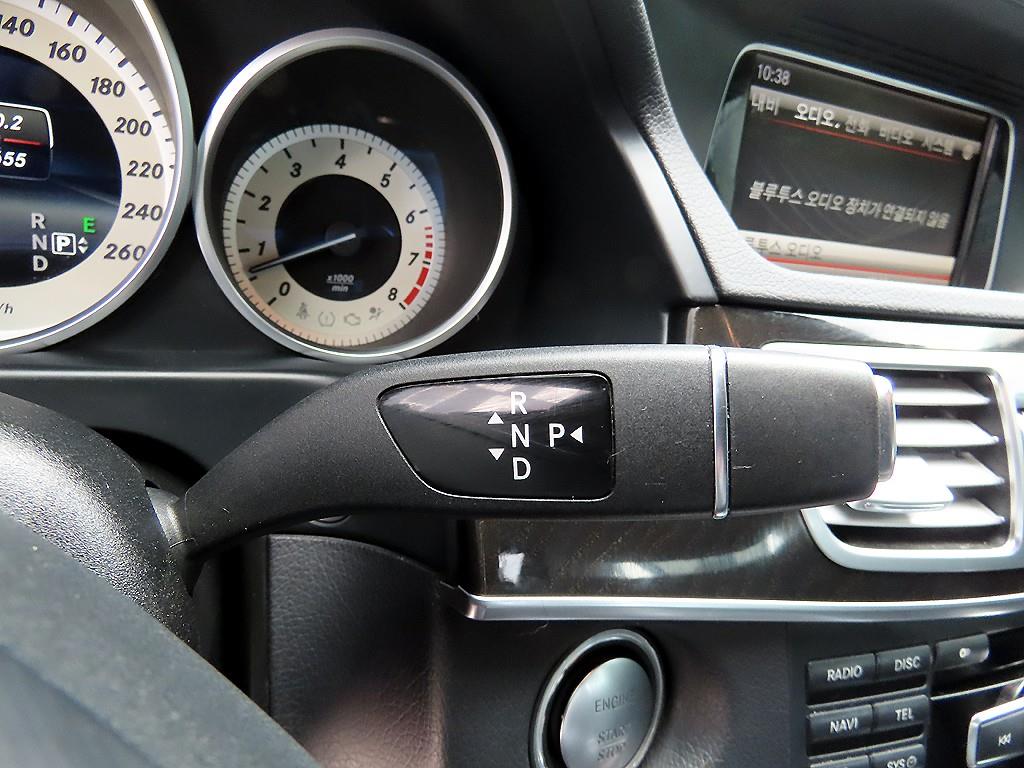 Mercedes-Benz E-Class — photo 10