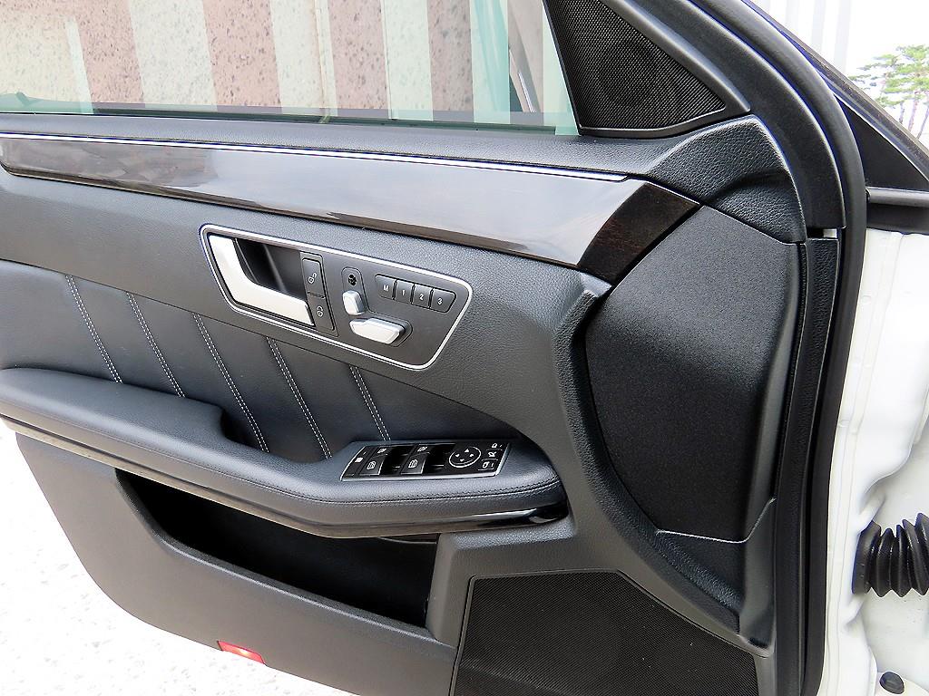 Mercedes-Benz E-Class — photo 11