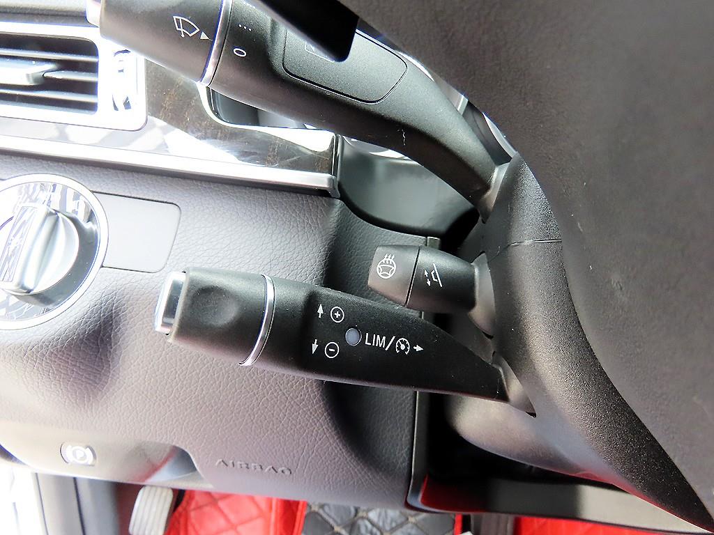 Mercedes-Benz E-Class — photo 12