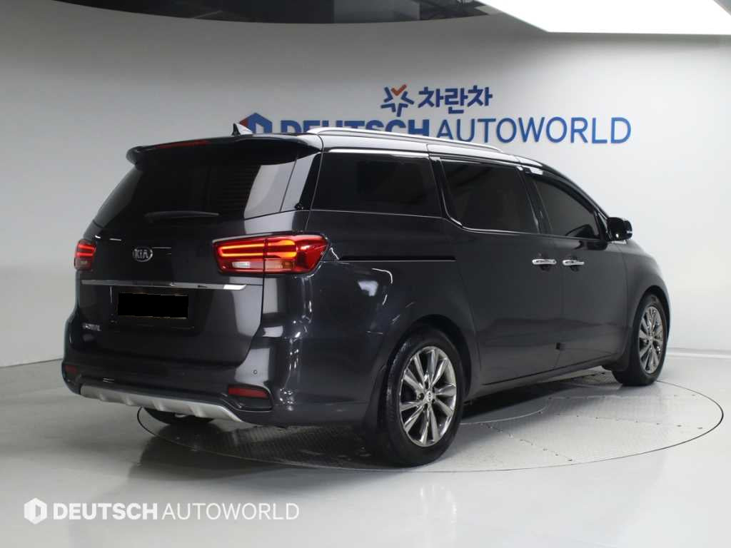Kia Carnival — photo 02