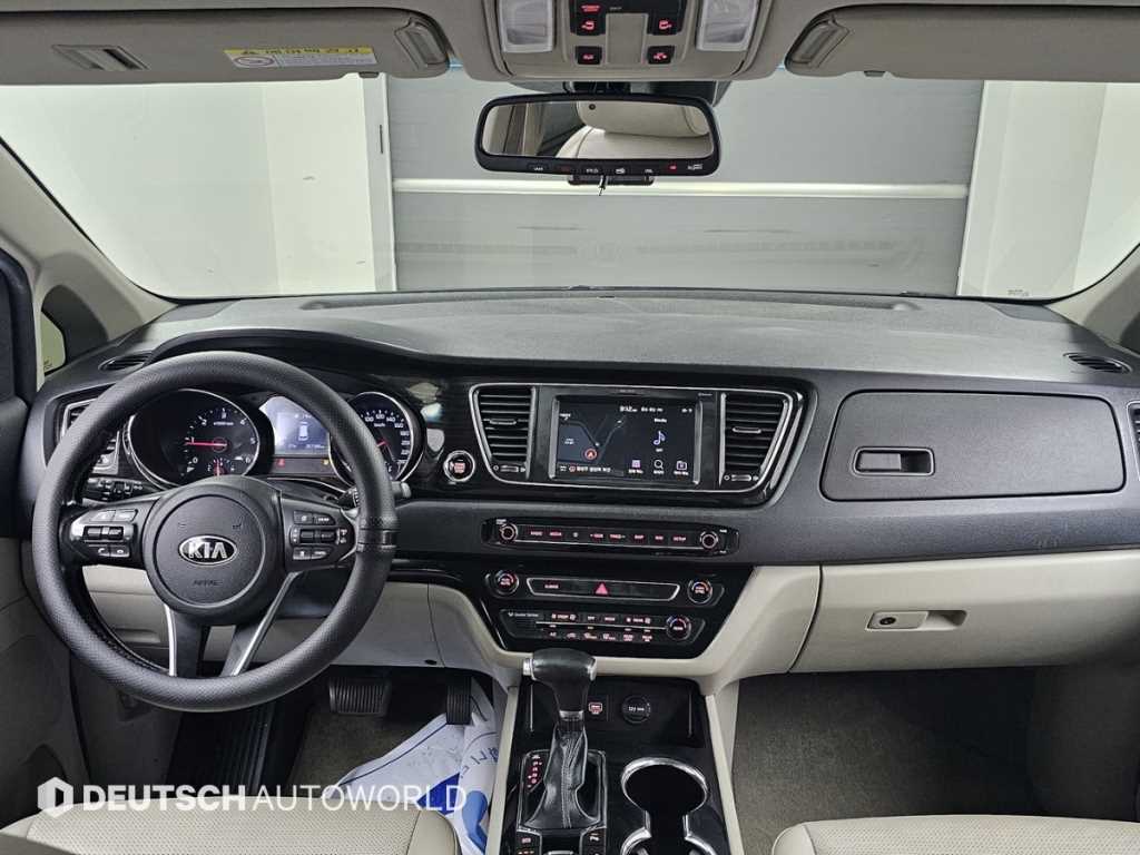 Kia Carnival — photo 07