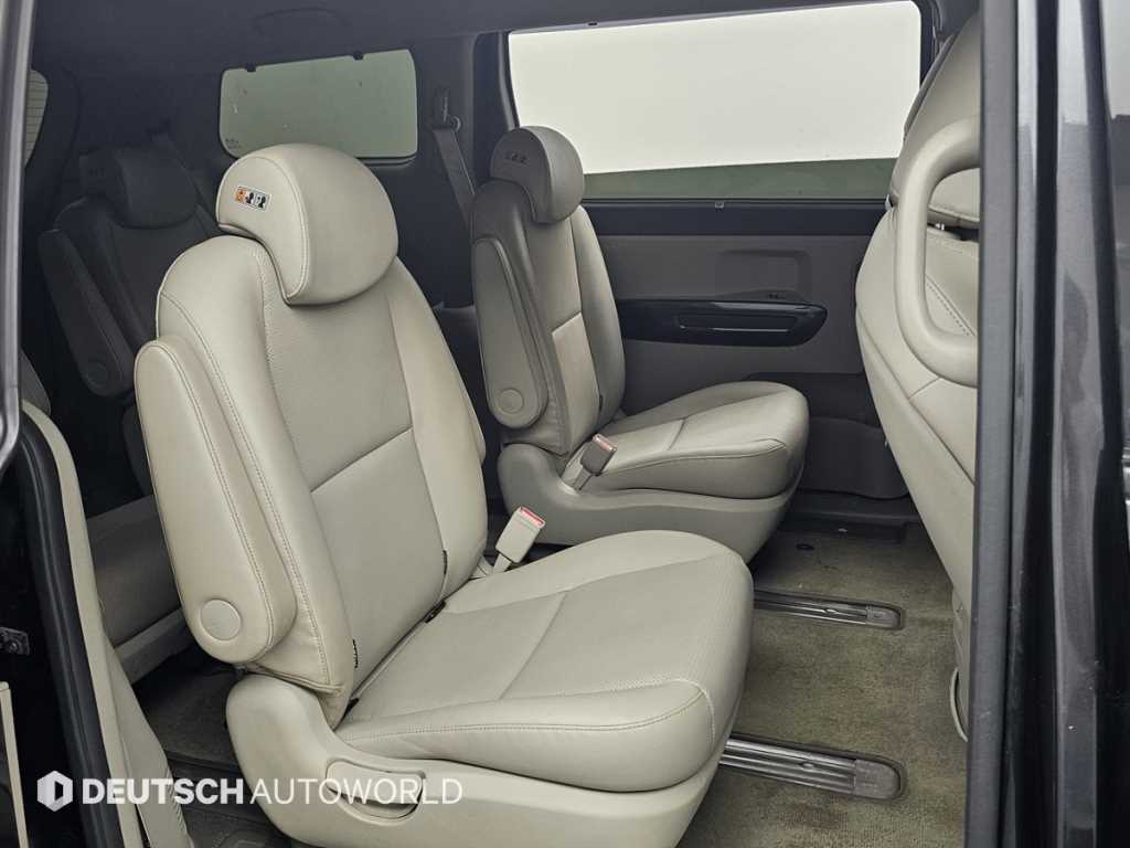 Kia Carnival — photo 12