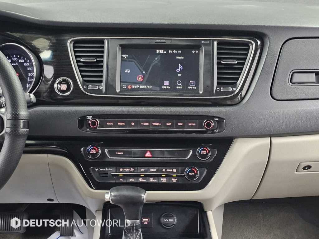 Kia Carnival — photo 14