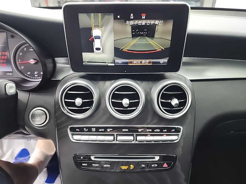 Mercedes-Benz GLC-Class — photo 10