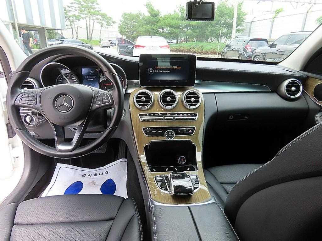 Mercedes-Benz C-Class — photo 07