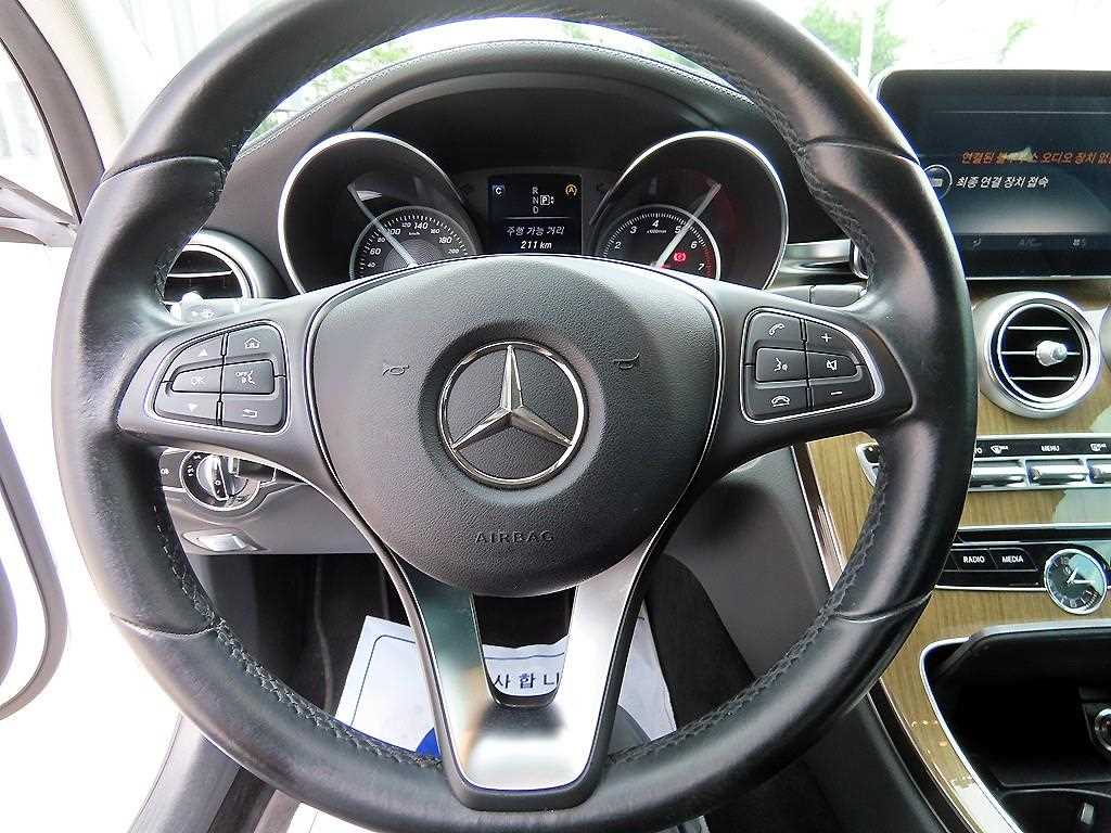 Mercedes-Benz C-Class — photo 08