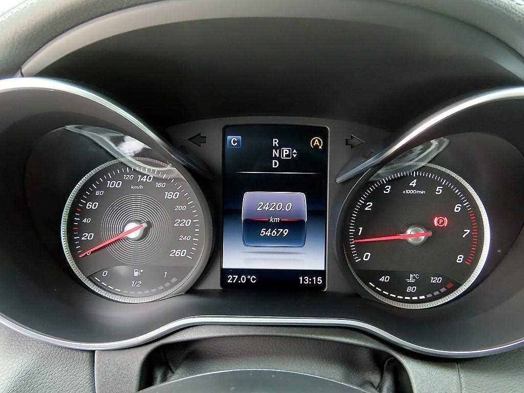 Mercedes-Benz C-Class — photo 09