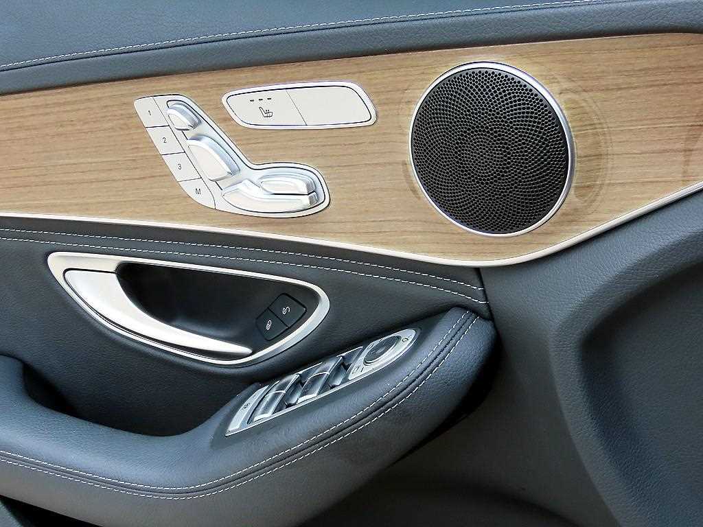 Mercedes-Benz C-Class — photo 11