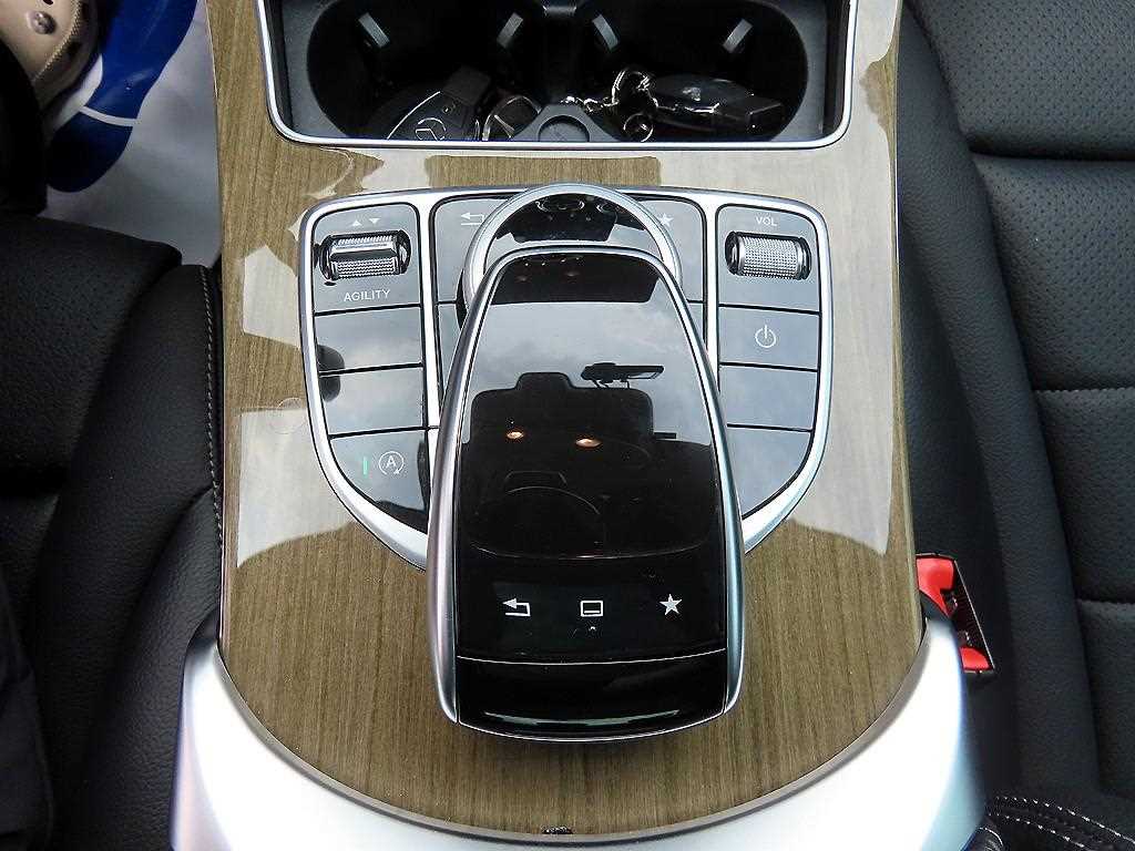Mercedes-Benz C-Class — photo 12
