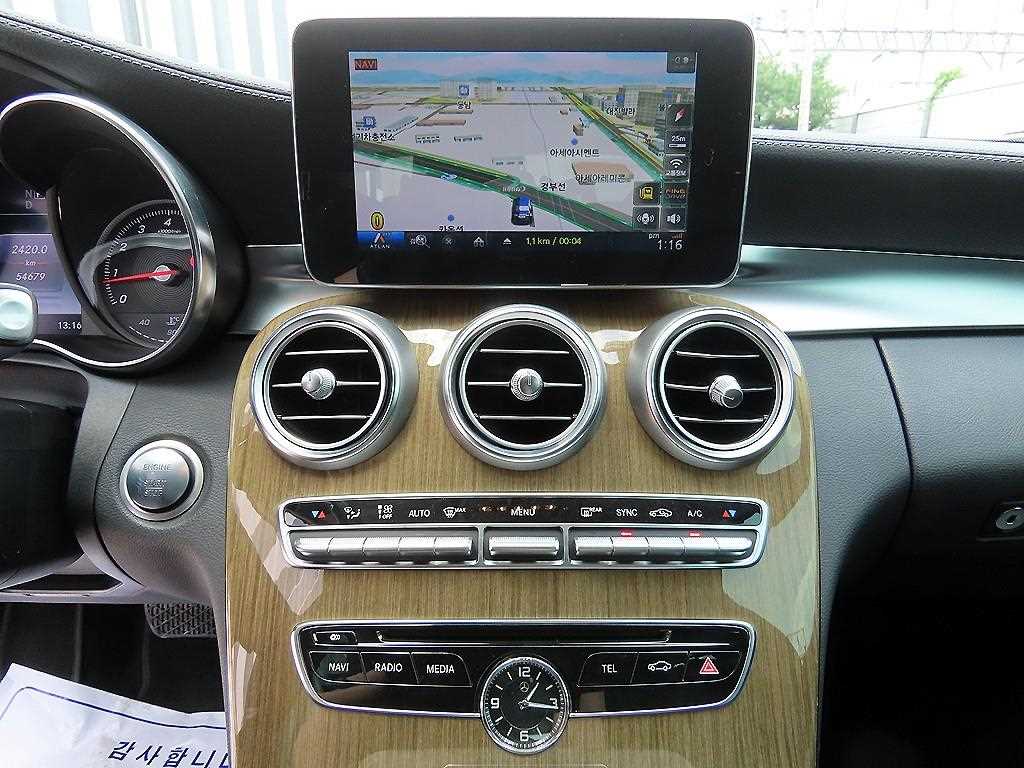 Mercedes-Benz C-Class — photo 13
