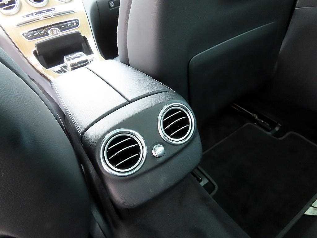 Mercedes-Benz C-Class — photo 17