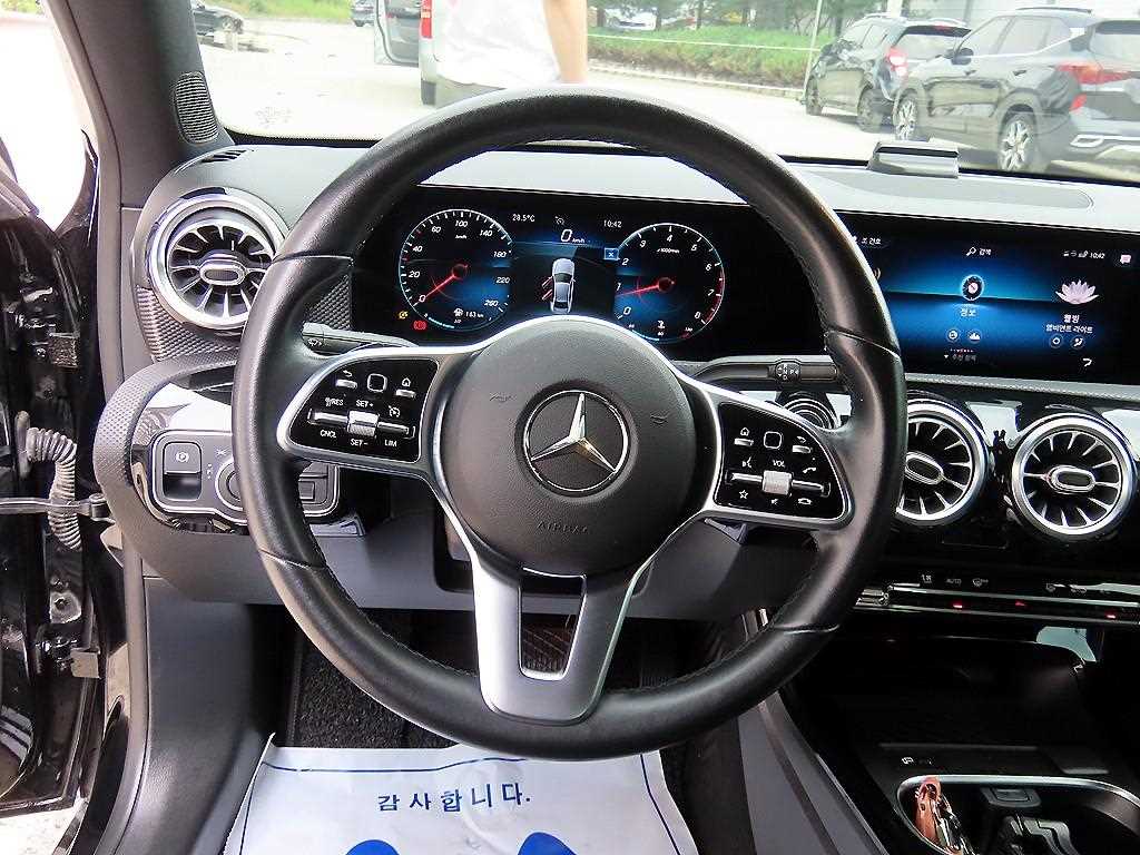 Mercedes-Benz A-Class — photo 08