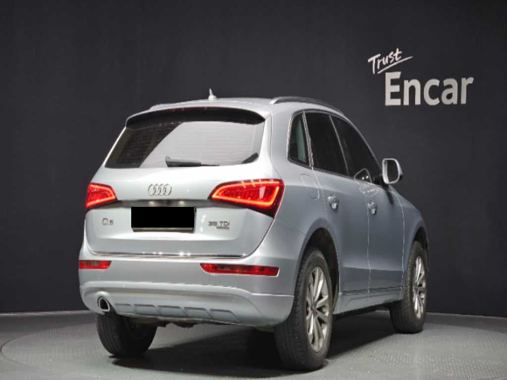 Audi Q5 — photo 02