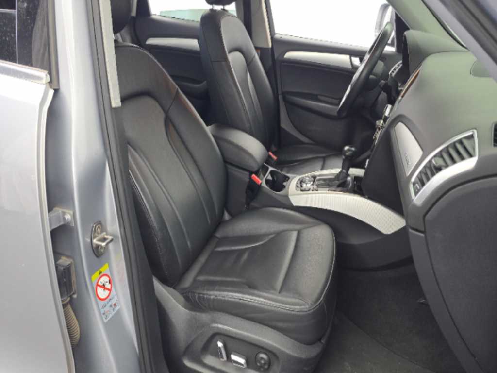 Audi Q5 — photo 11