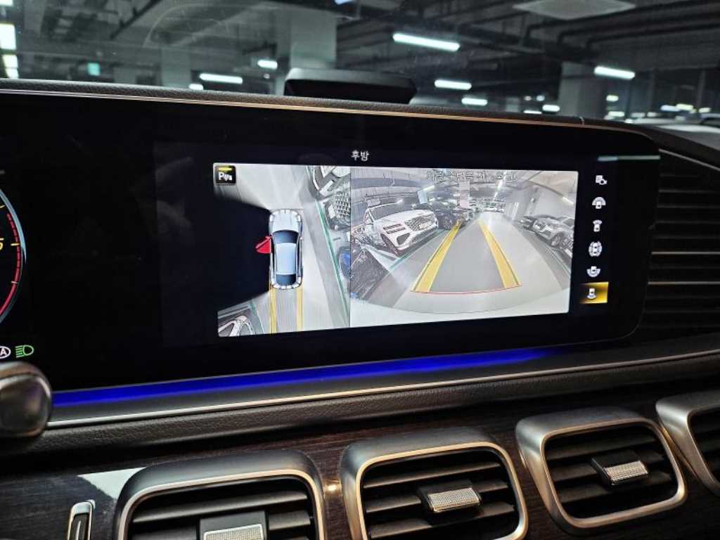 Mercedes-Benz GLE-Class — photo 11