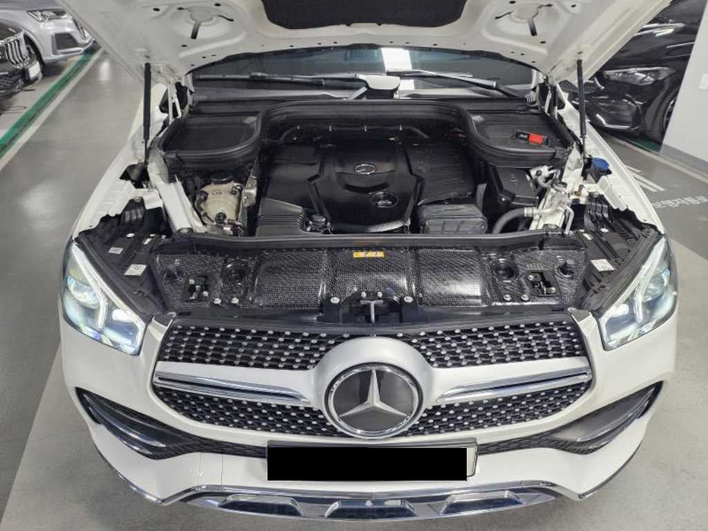 Mercedes-Benz GLE-Class — photo 19