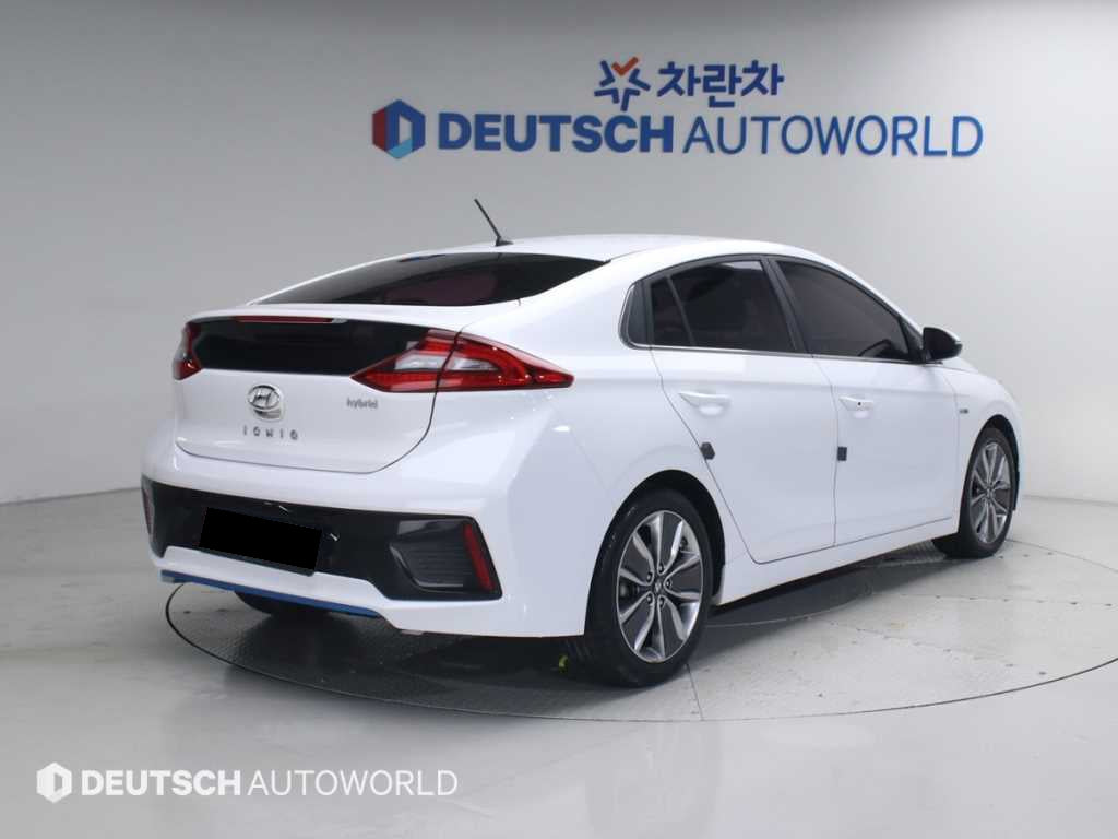 Hyundai Ioniq — photo 02