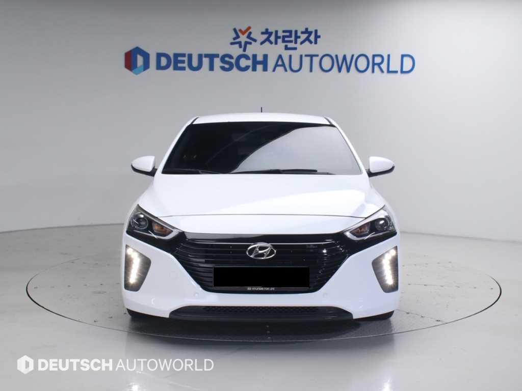 Hyundai Ioniq — photo 03