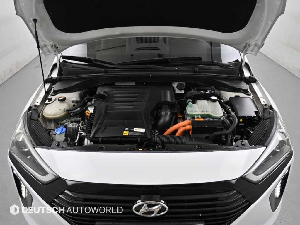 Hyundai Ioniq — photo 06