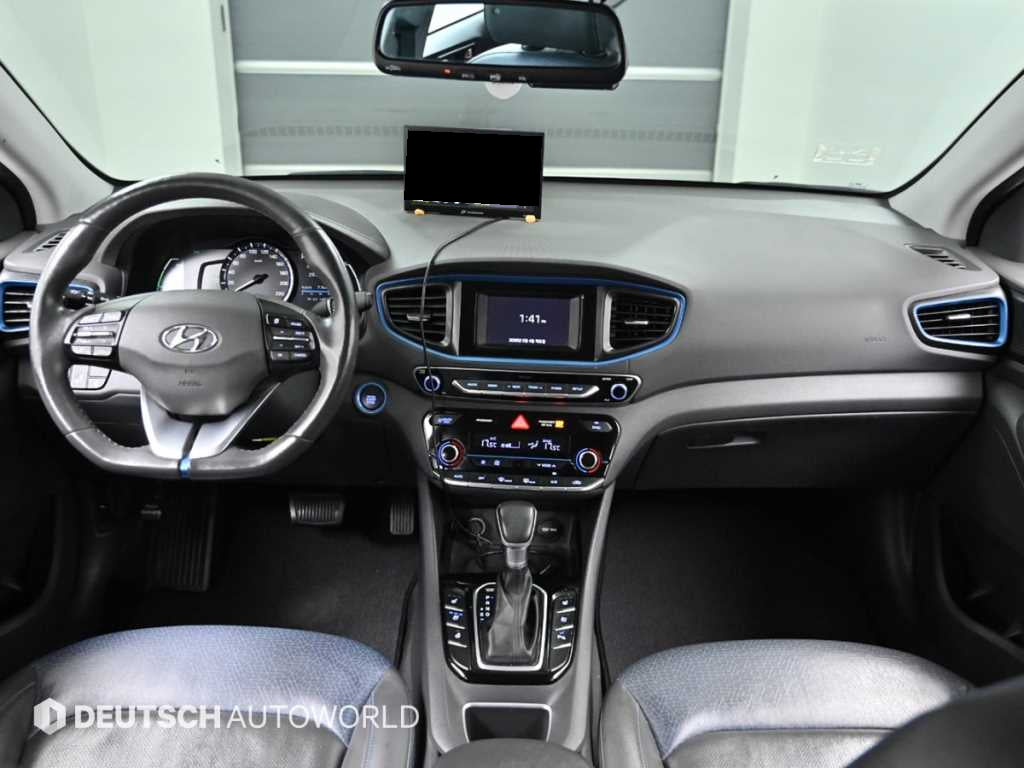 Hyundai Ioniq — photo 07