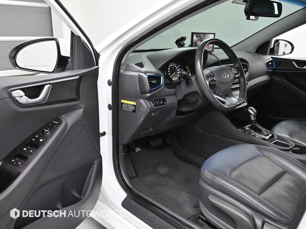 Hyundai Ioniq — photo 11