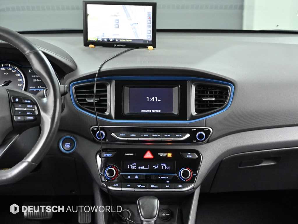 Hyundai Ioniq — photo 14