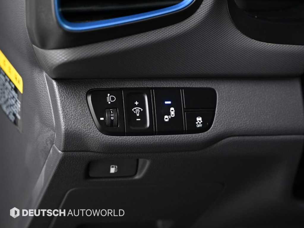 Hyundai Ioniq — photo 17