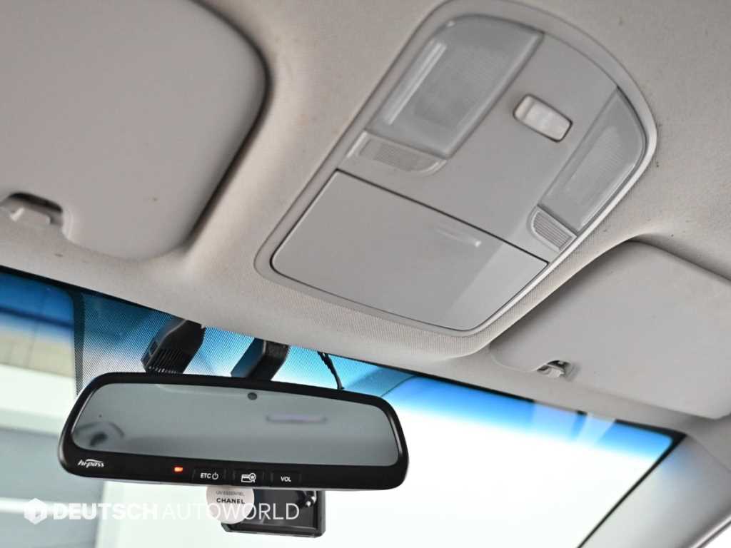 Hyundai Ioniq — photo 18