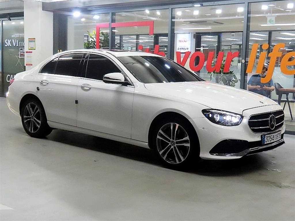 Mercedes-Benz E-Class — photo 01