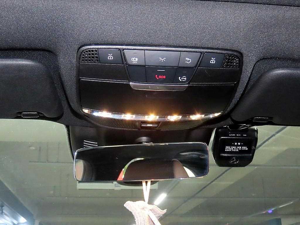 Mercedes-Benz E-Class — photo 15