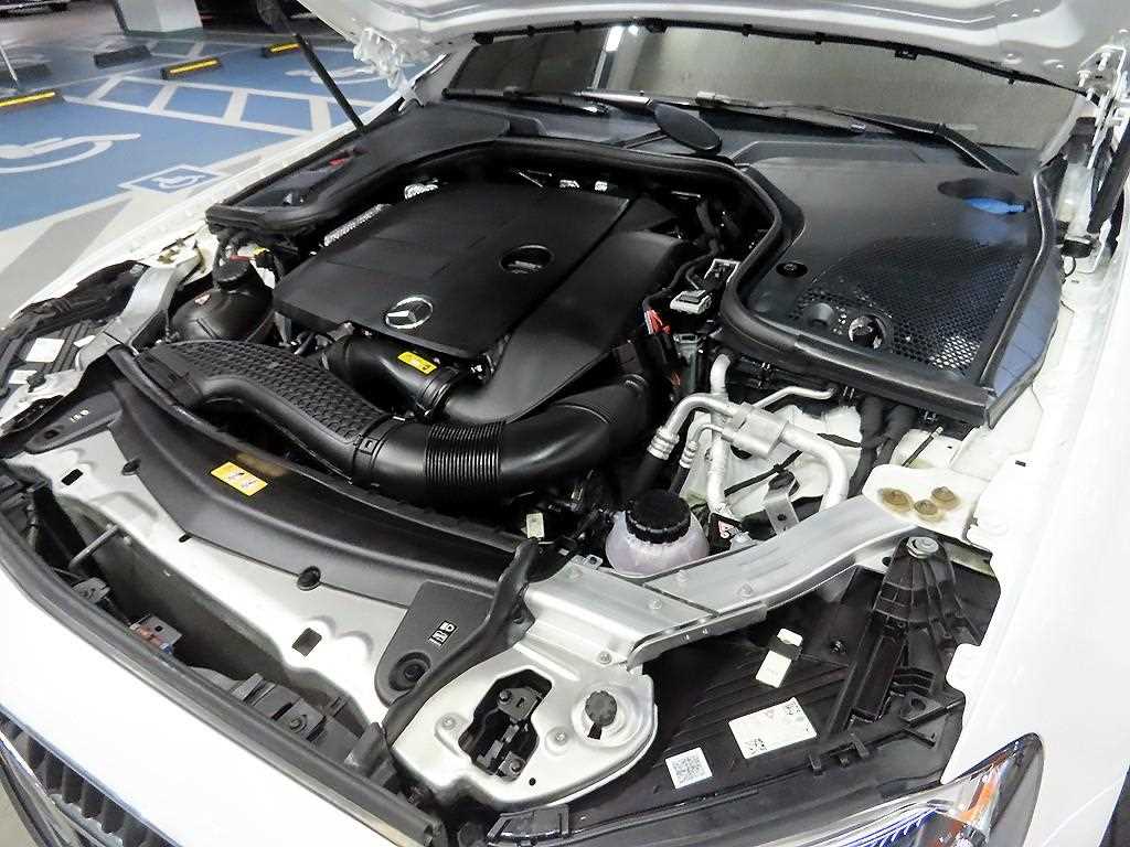 Mercedes-Benz E-Class — photo 19