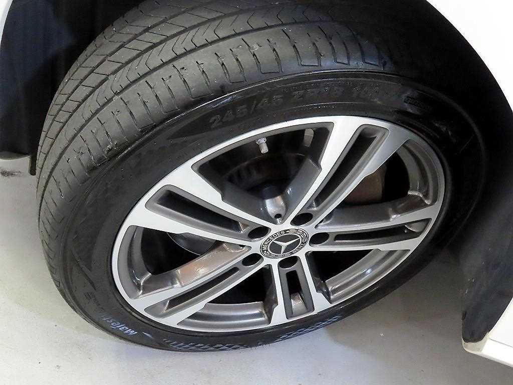 Mercedes-Benz E-Class — photo 20
