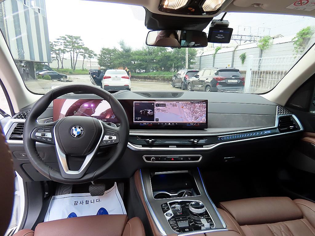 BMW X5 — photo 07