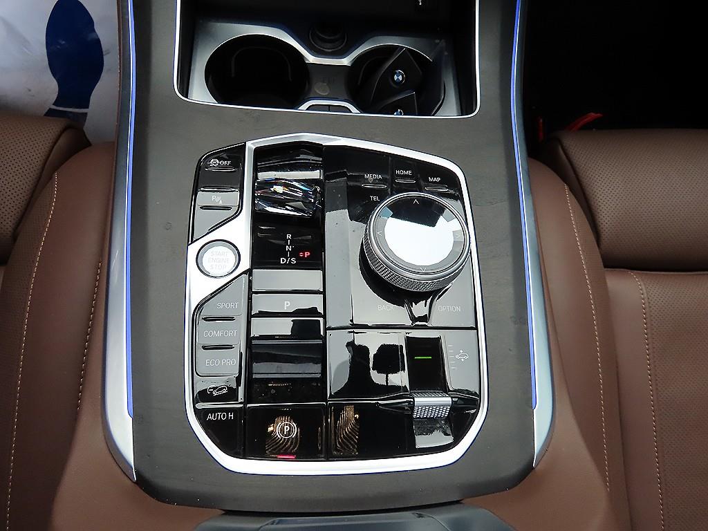 BMW X5 — photo 11