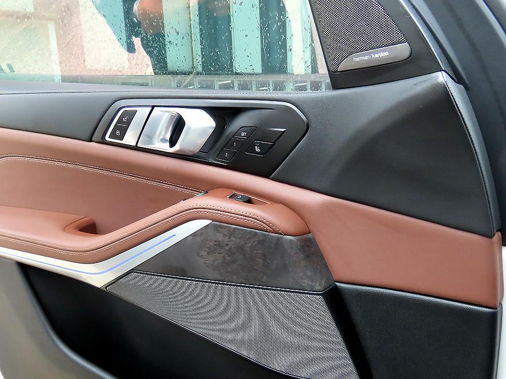 BMW X5 — photo 12