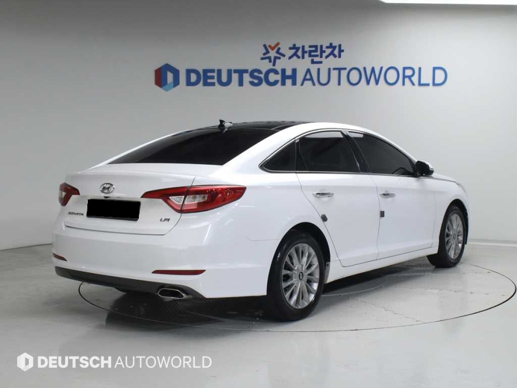 Hyundai Sonata — photo 02
