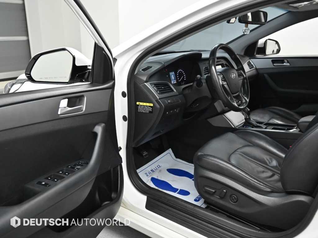 Hyundai Sonata — photo 11