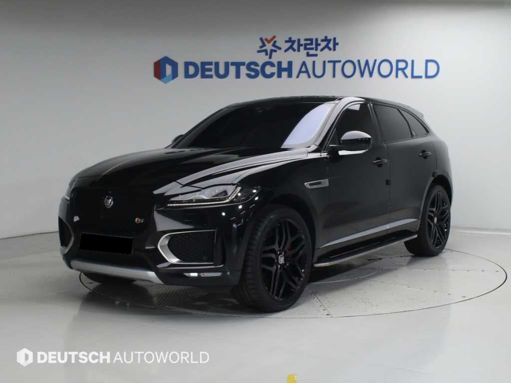 Jaguar F-PACE — photo 01