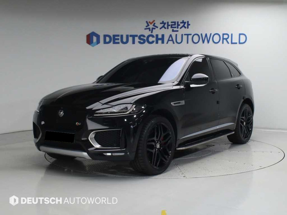 Jaguar F-PACE — photo 01