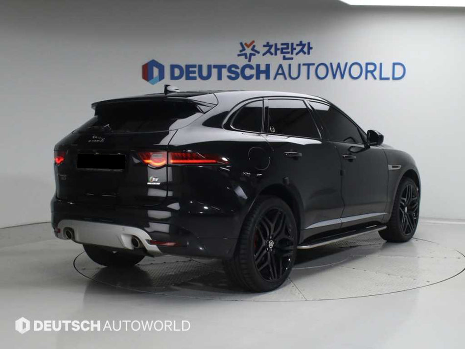 Jaguar F-PACE — photo 02