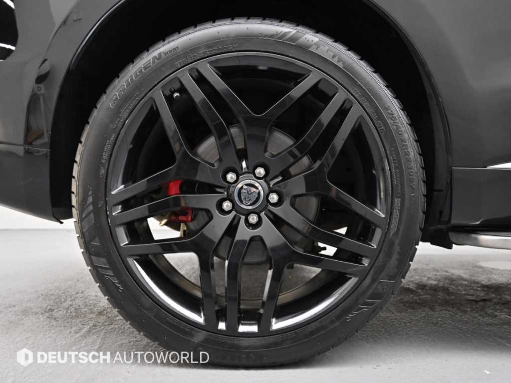 Jaguar F-PACE — photo 05