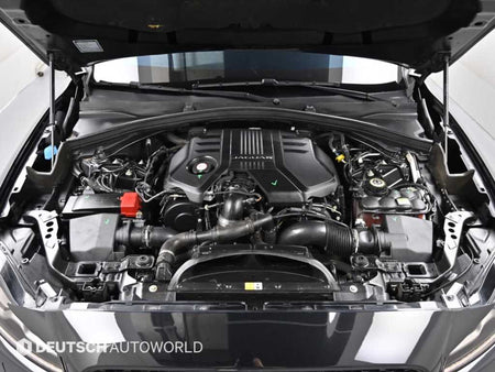 Jaguar F-PACE — photo 06
