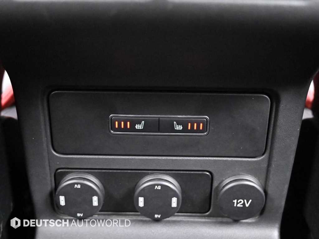 Jaguar F-PACE — photo 16