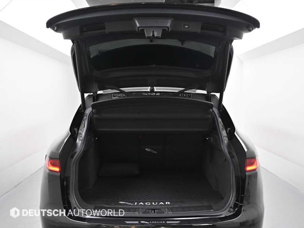 Jaguar F-PACE — photo 19