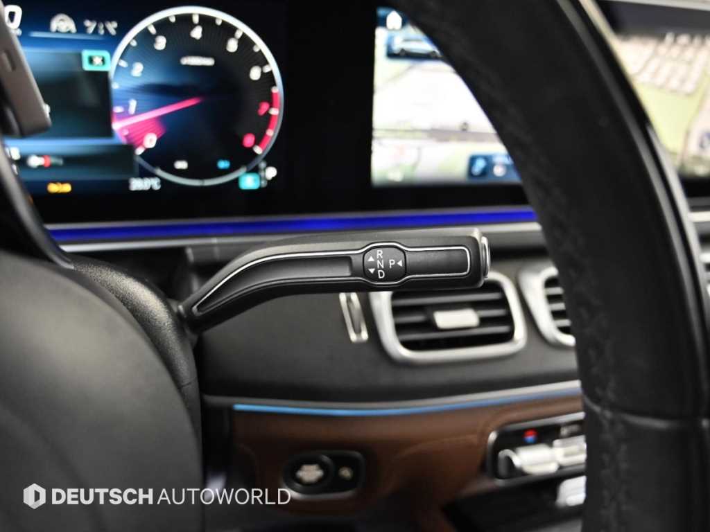 Mercedes-Benz GLS-Class — photo 09