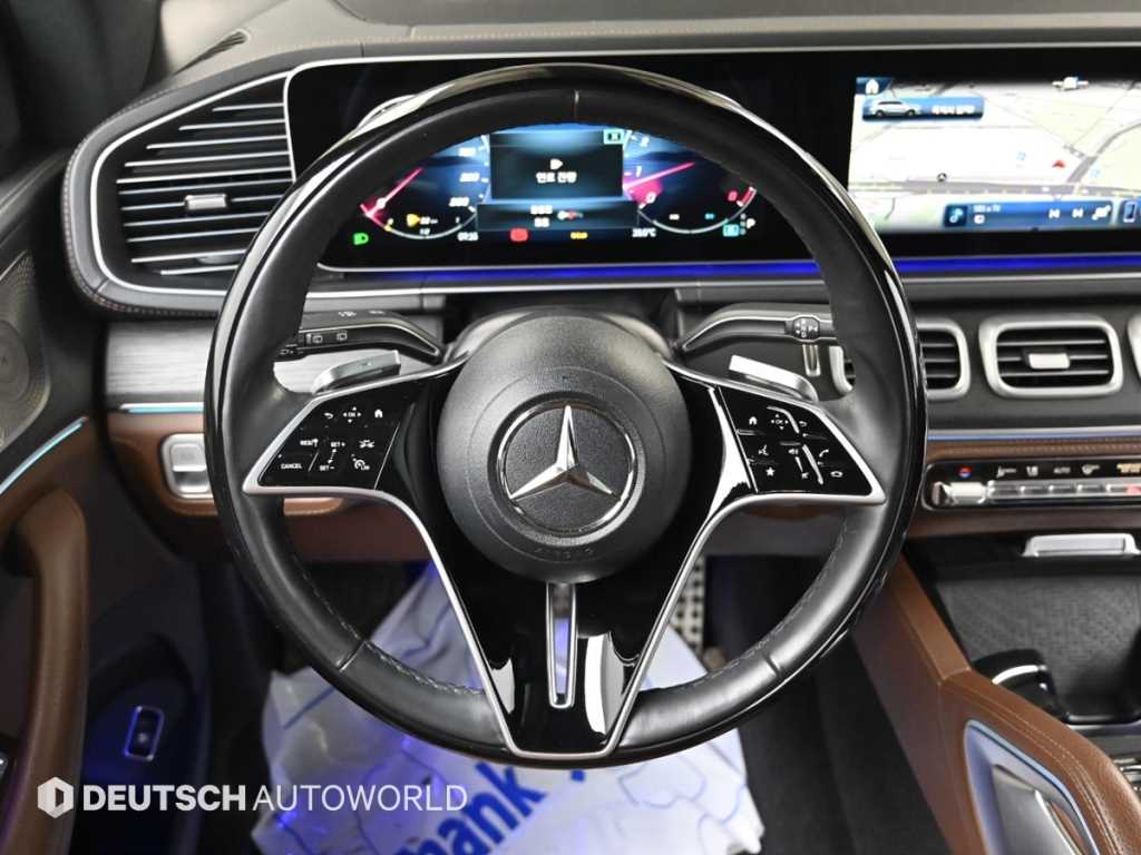 Mercedes-Benz GLS-Class — photo 13